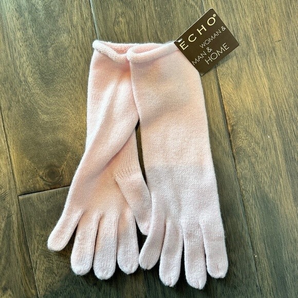 NWT Macy’s Echo Pastel Pink Super Soft Winter Gloves - one size - EUC - Picture 1 of 3
